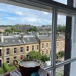 Spacious Georgian Apartment In City Centre