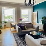 Spacious Georgian Apartment In City Centre