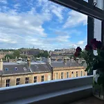 Spacious Georgian Apartment In City Centre