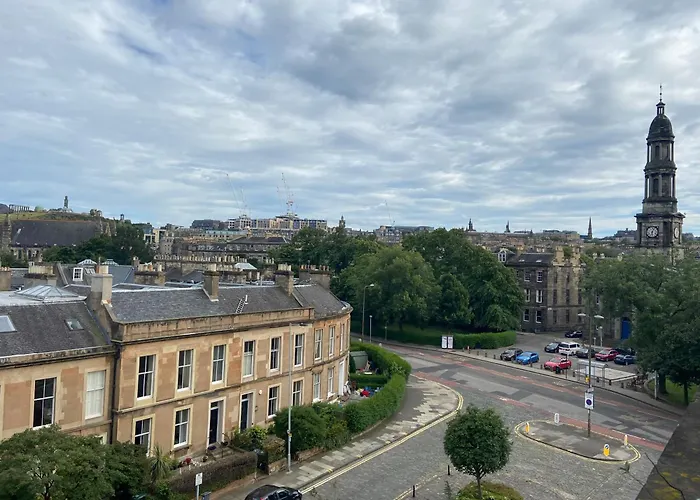 Spacious Georgian Apartment In City Centre